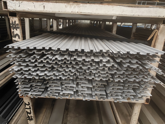 0.38mm Dikte 6061 6082 6063 het Profiel van de Aluminiumuitdrijving voor Deuren en Vensters