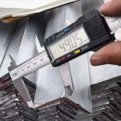 Warm gedompelde gegalvaniseerde stalen hoeken en kanalen Zinkcoating 20-30uM