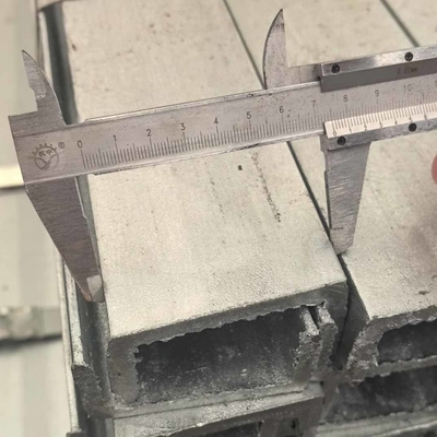 Carbon Structural C Channel Steel met gefloten sectie voor bouw en machines