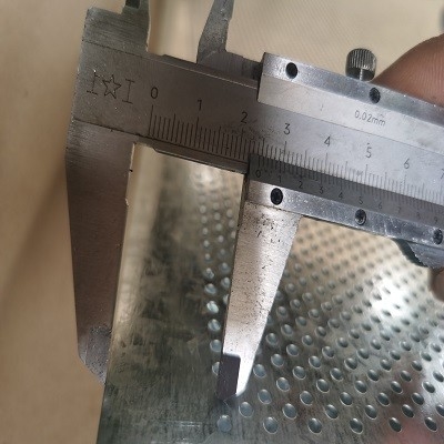 0.2mm - 1mm Gegalvaniseerd Geperforeerd Metaal Mesh Plate For Decoration